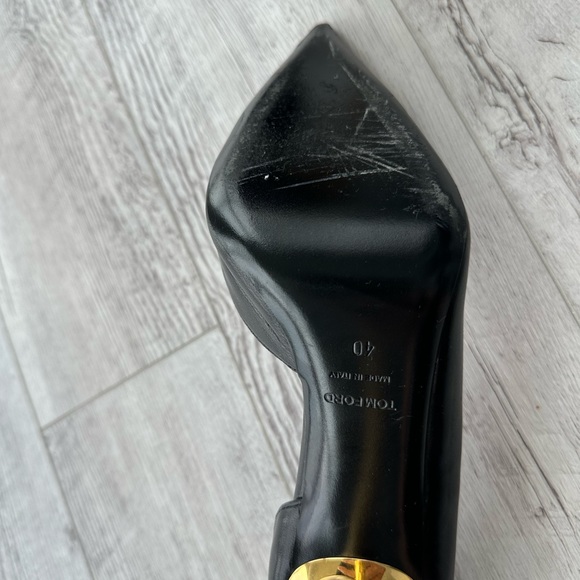 TOM FORD d’Orsay Pump with Gold Engraved Ankle Chains - Picture 10 of 16